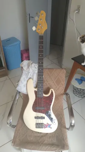 Baixo Giannini + Amplificador + Pedal cuvave bass