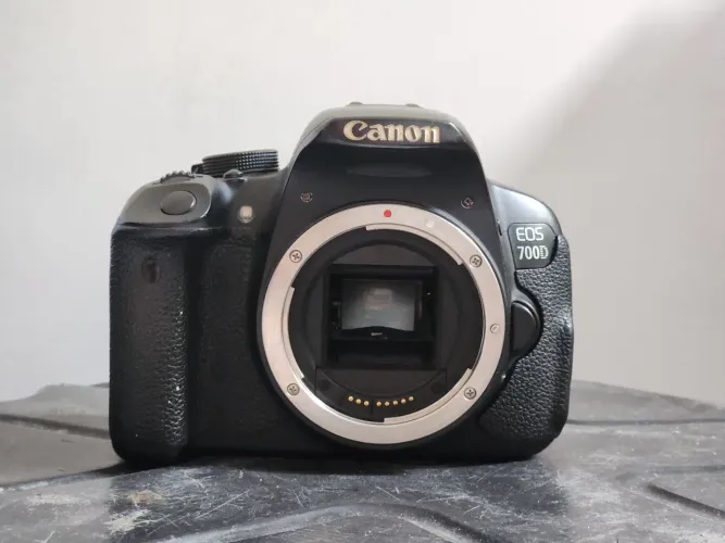 Câmera Canon 700D (T5i)