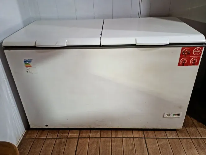 VENDO FREEZER CONSUL 534 LITROS FUNCIONANDO PERFEITAMENTE, GELANDO BEM.