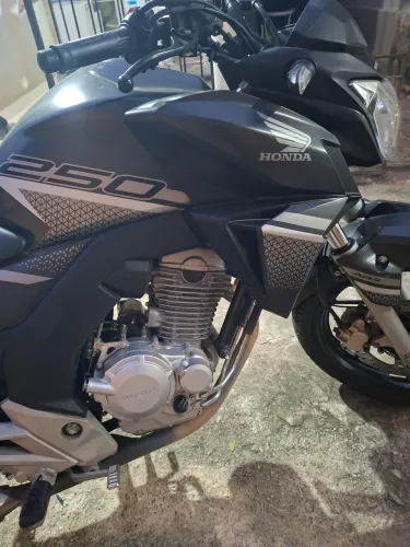Honda CB 250F Twister ABS 2022 - Pneus Novos Pirelli / Impecável