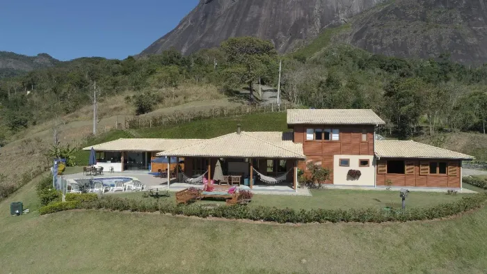 Itaipava. Petrópolis. Casa com 12.000m² de Área e 350m² de Construção em Cuiabá - Petrópol