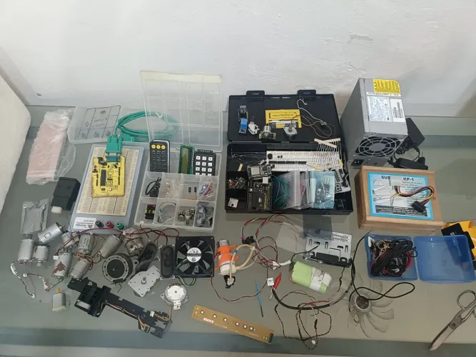 Kit robótica iniciante com 1 arduíno uno 1 arduíno serial v1 e 1 esp32