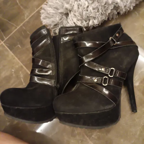 Bota com salto fino via marte