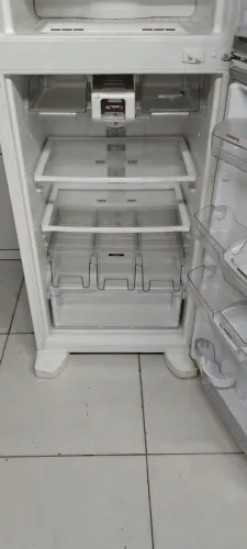 Vende uma geladeira Fros free