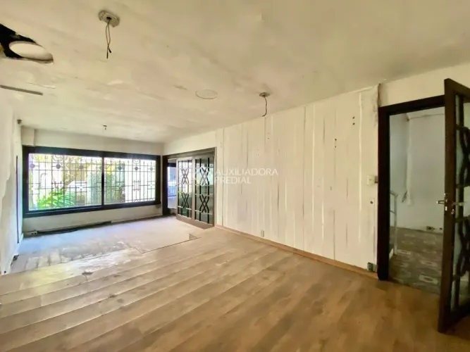 Imóvel para venda tem 323 metros quadrados com 4 quartos em Petrópolis - Porto Alegre - RS