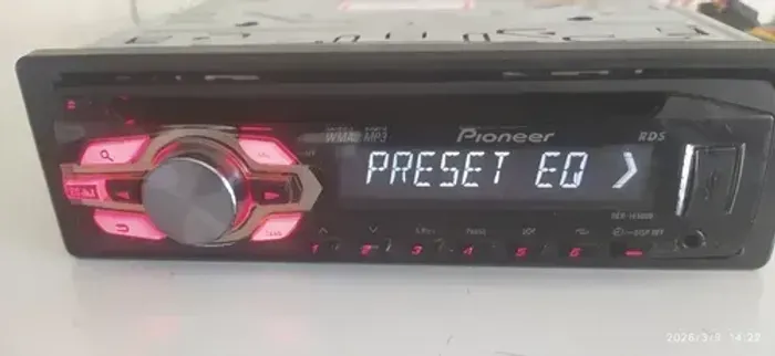 Modelo: Pioneer DEH-1450UB.Conectividade: Entrada USB e Auxiliar frontal (Bluetooth não in