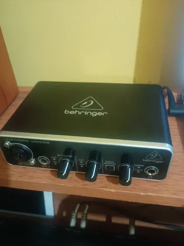 Vendo ou troco- Placa de áudio Behringer umc22