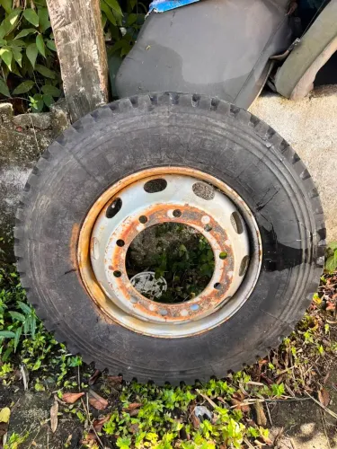 Pneus e peças 