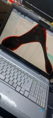 Notebook Toshiba Satélite - Tela quebrada