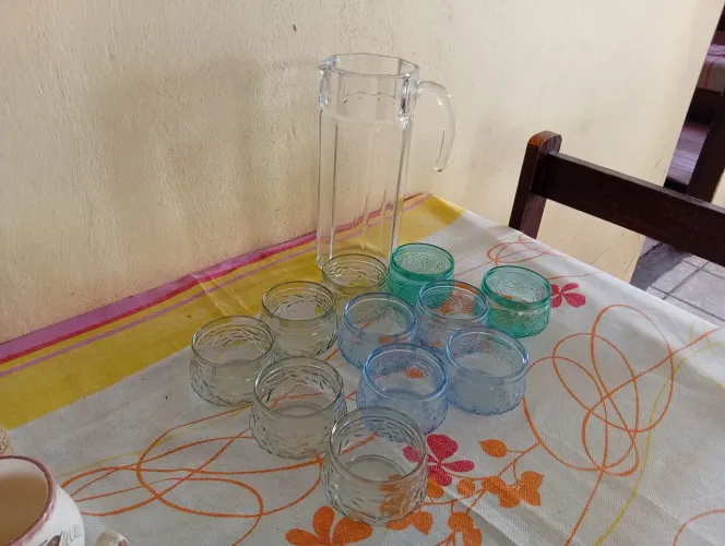 1 jarra e 1 jogo de sobremesa 