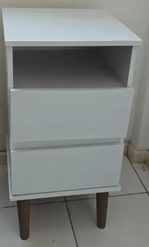 Mesa de cabeceira branca