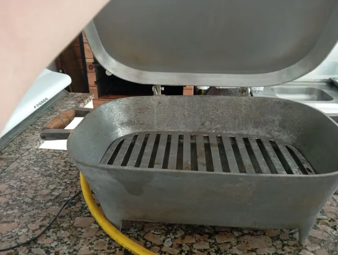 Costeleira a gás e carvao