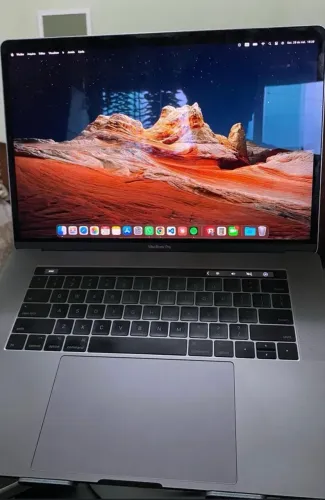 MacBook Pro 2017 15? i7 16gb RAM e 512gb SSD com touchbar