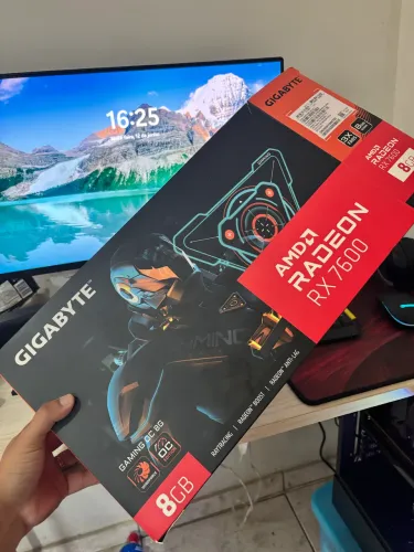 RX 7600 gigabyte tripple fan