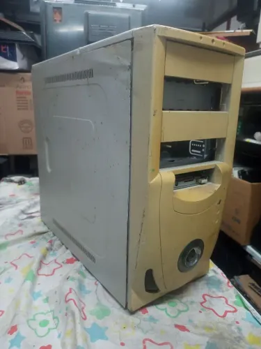 Gabinete de Pc antigo (leia o anúncio)