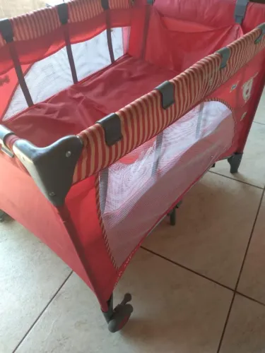 Por. 270. - Berço portátil