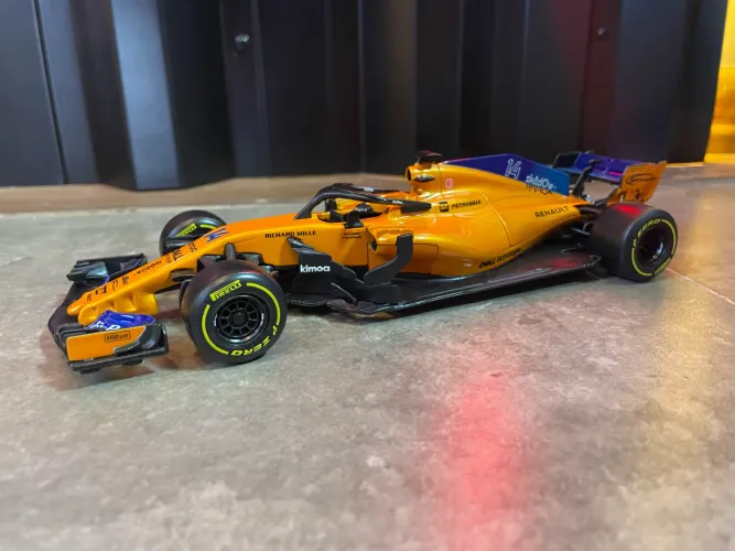 Miniatura Fórmula 1 (1:24) McLaren 33 - F. Alonso