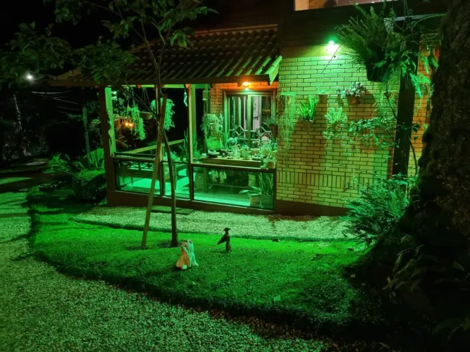 Casa de condomínio para venda possui 260 metros quadrados com 4 quartos