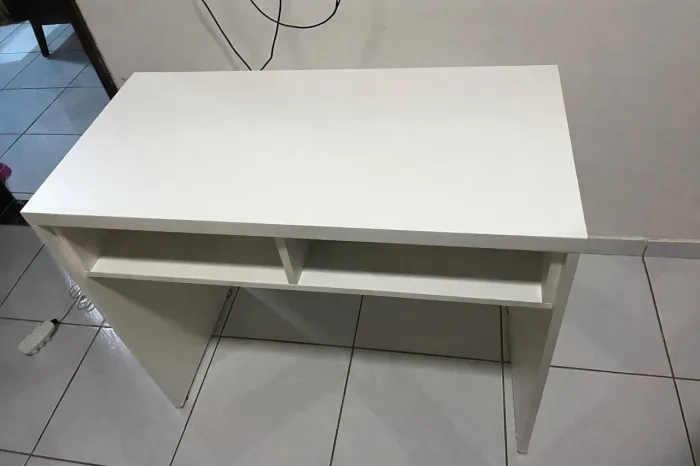 Mesa escrivaninha Branca MDF
