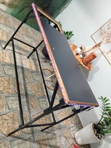 Vendo mesa de Metalon para som
