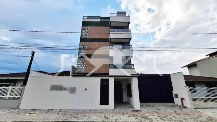 Cobertura com 03 Quartos e Elevador