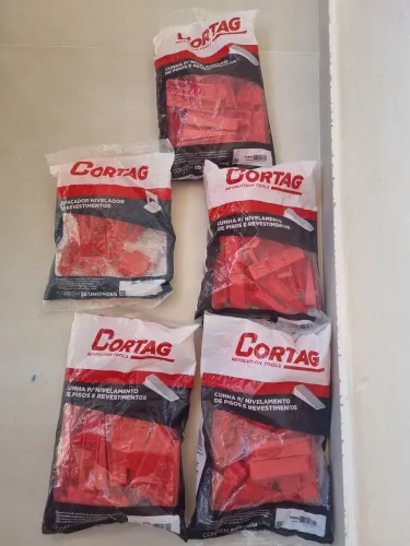Cunhas e niveladores piso