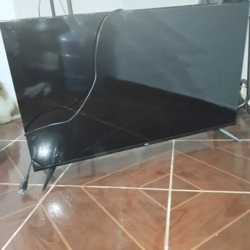 Tv HQ para aproveitamento de peças só a tela que tá com um trincado