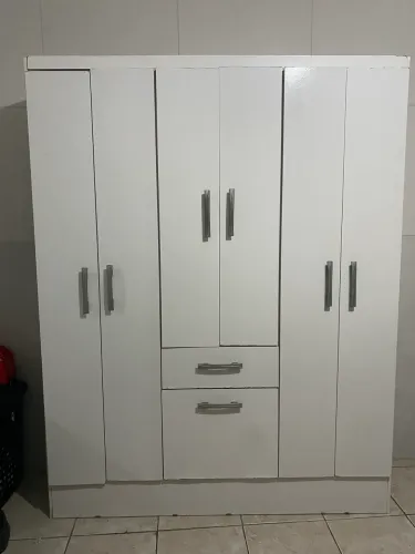 Guarda roupa 7 portas