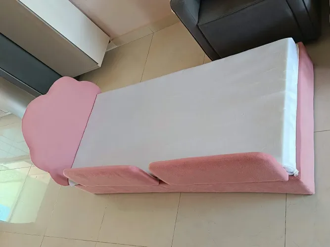Cama infantil motessoriana acompanha o colchão nunca usado