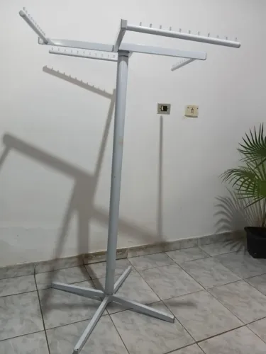 Arara Central Expositora para Loja