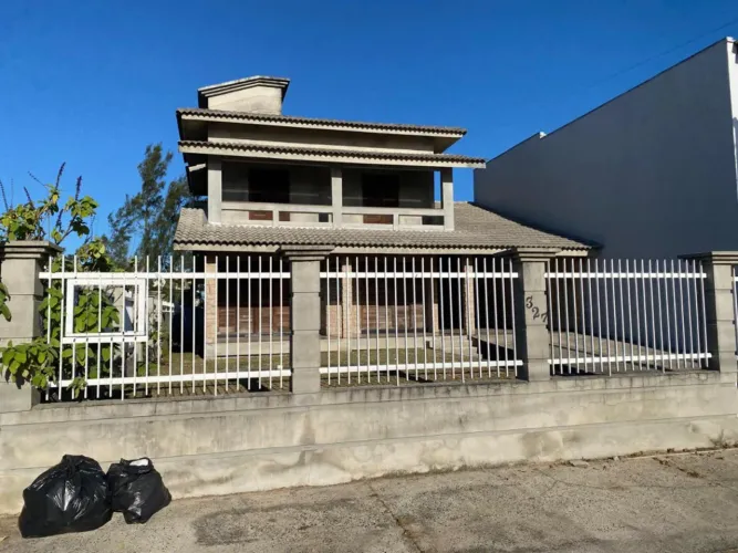 Casa (Alvenaria), com 4 quartos e 1 banheiros à Venda, 249 m² em Balneário Rincão/SC