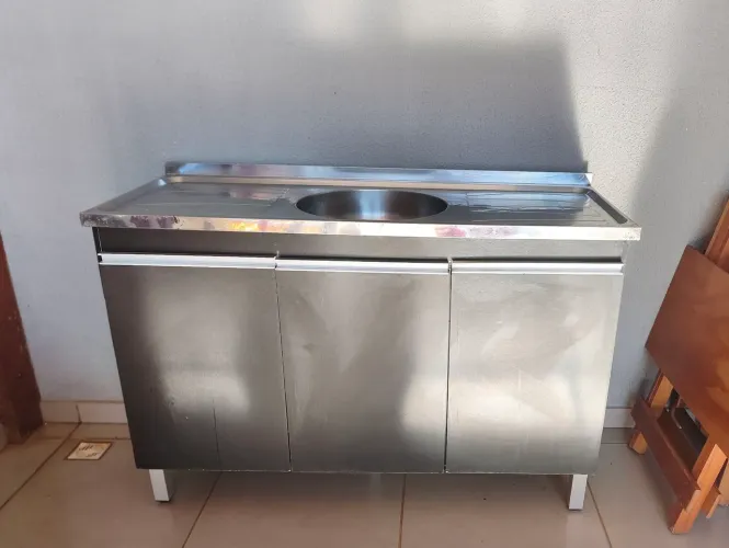 Balcão de pia com a Cuba inox 