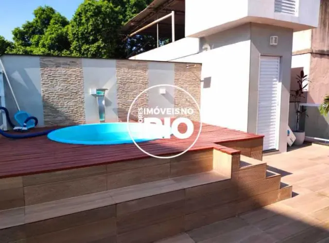 Casa de vila tríplex na Tijuca à venda