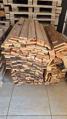 Ripas de pallets medidas 0.70cm, 1.00mt e 1.10mt, entregamos em toda Goiânia é região. 