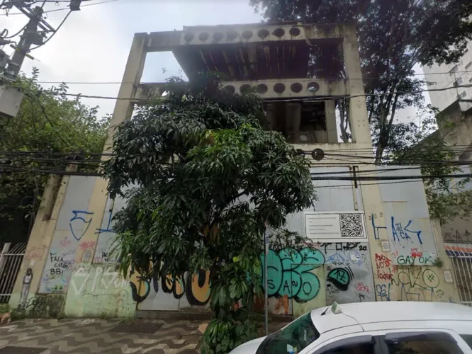 Prédio comercial na Rua Cardoso de Almeida, 202 685 m²