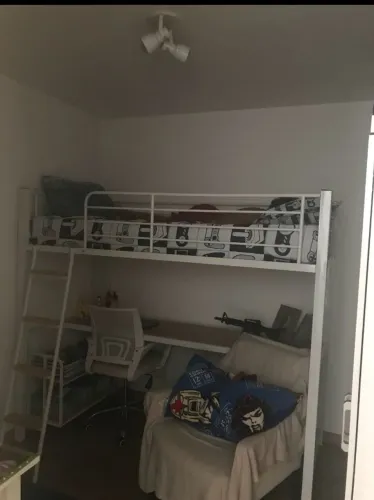 Cama beliche suspensa