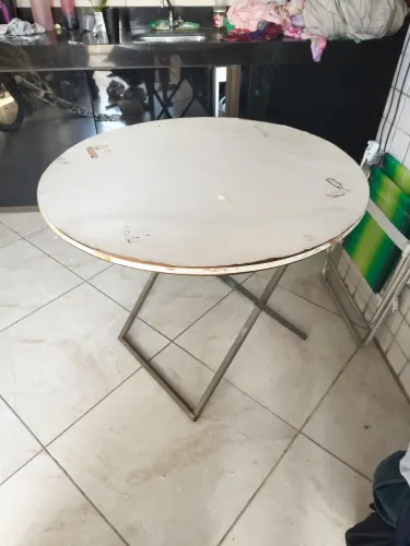 Mesa para festa com suporte para abir w fechar