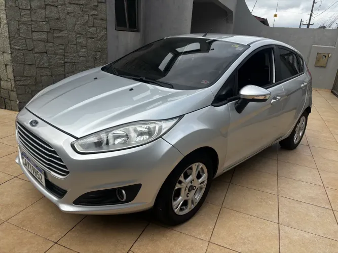 Ford Fiesta 1.6 16V Flex Aut. 5P 2015