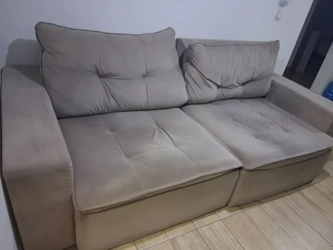 Vendo Sofá retrátil 3 lugares em perfeito estado(semi novo).
