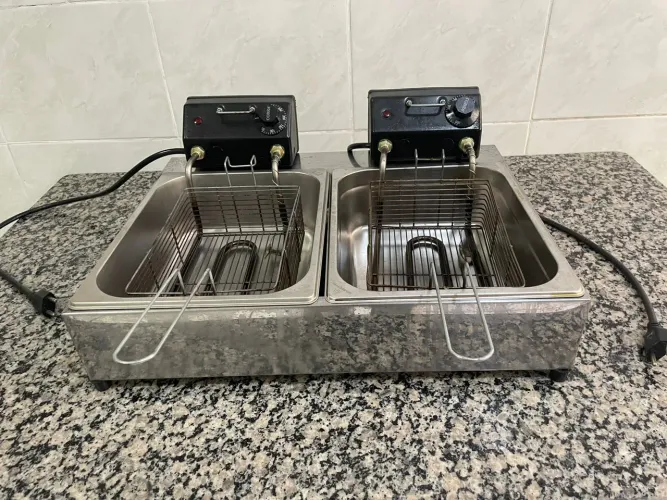 Fritadeira elétrica 2 cubas 220V 10 litros