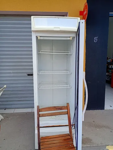 Freezer vertical para gelo, bebidas e sobremesas