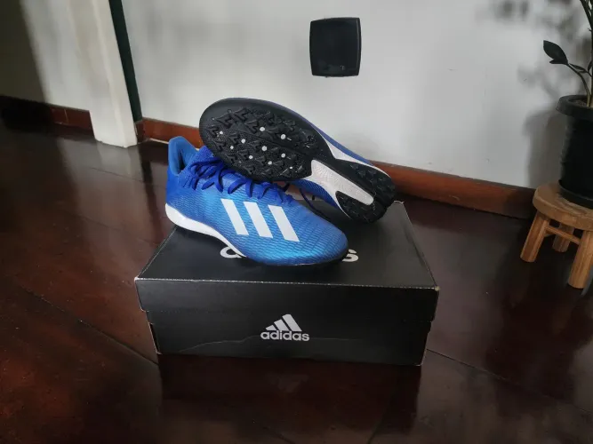 Chuteira Adidas X society 