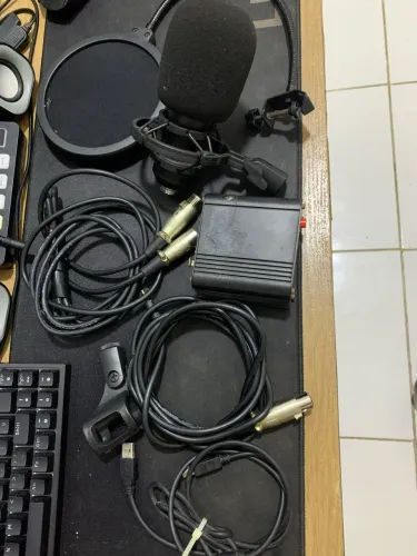 Kit Microfone bm800 + phantompower seminovo ótimo estado.