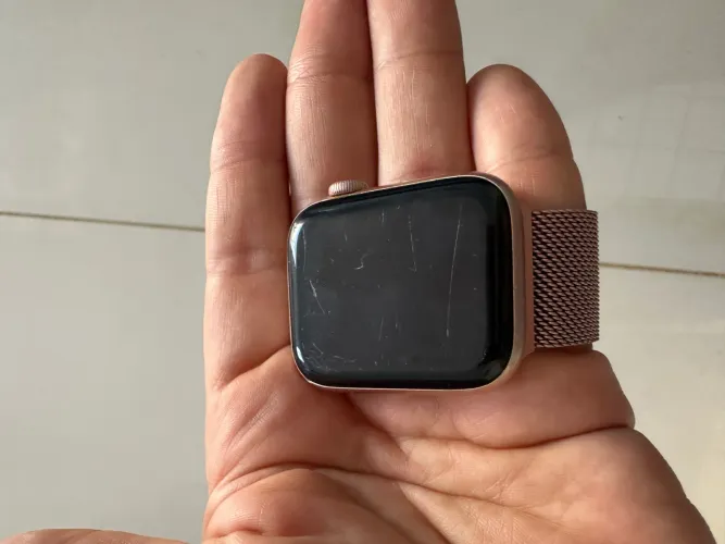 Apple Watch série 4 - 44 mm 850