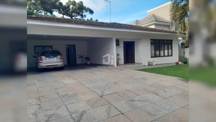 Casa no Atuba | 249m² | 3 quartos, sendo 2 suites | Espaço gourmet com churrasqueira | Em 