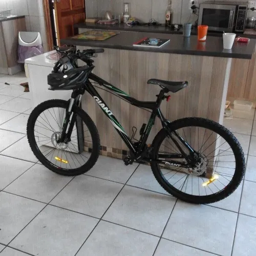 Bike Giant Yukon XL, aro 26 (Rock Shox Dart 2, Shimano Deore & Alivio)
