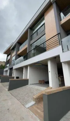 Casa triplex com 2 quartos à venda, 134 m² por R$ 1.950.000,00 - Valparaíso - Petrópolis/R