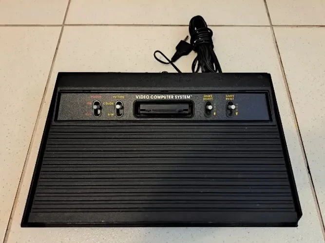 Vídeo Game Atari 2600 (Apenas o Console)