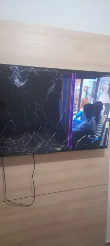 SMART TV ANDROID TCL 50 POLEGADAS (TELA QUEBRADA)