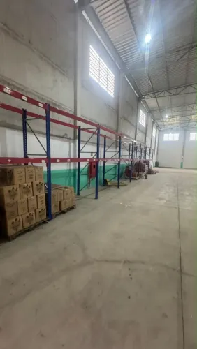 Vendo lote de porta paletes semi novo 